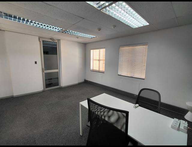 31M² OFFICE TO LET IN EPSOM DOWNS